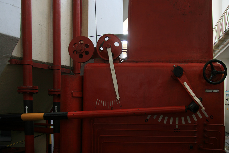 Illustration for article titled A Rare Look Deep Inside an Old-Fashioned Hydroelectric Power Plant